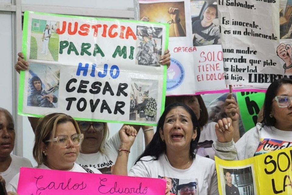EEl Salvador niega permiso a familiares para visitar a venezolanos detenidos en el Cecot