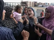 Israel emite nuevas órdenes de evacuación y desata el pánico entre los habitantes de Gaza en una nueva jornada que ha dejado decenas de muertos