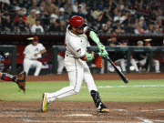 Eugenio Suárez selló el triunfo de Arizona en extra inning