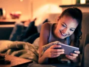 ¿Qué le sucede a nuestro cerebro cuando vemos videos a velocidades más rápidas de lo normal?