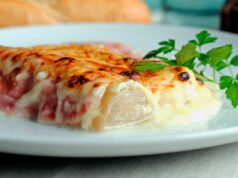 Puerros gratinados con jamón y queso