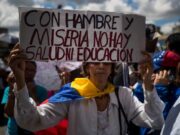 Docentes venezolanos prefieren jubilarse antes o bajar sus horarios por los bajos sueldos