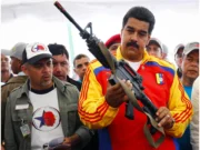 Maduro anunció el envío de militares a barriadas populares para entrenar a civiles en el manejo de armas