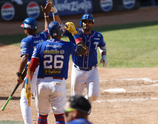 Tiburones remontó y frenó a los Bravos