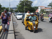 La improvisación se apodera de pasajeros ante crisis de vuelos en Venezuela