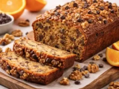El placer de la repostería casera: cómo el budín de naranja, nuez y chocolate transforma la merienda familiar