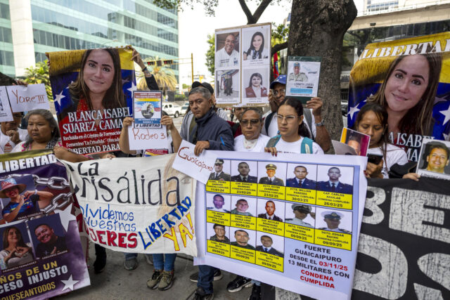 Familiares de presos políticos en Venezuela protestan para exigir el cese de "torturas"