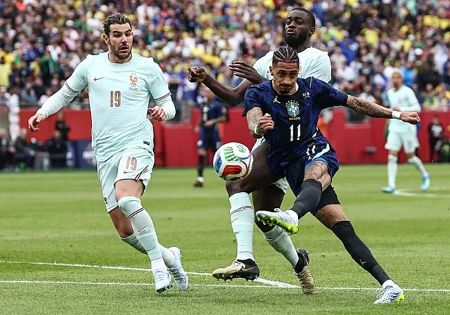 raphinha-francia-brasil-RseMyaG0SMJ9GgtiNV0xsaP-758x531@diario_abc