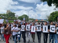 Estudiantes y familiares exigen libertad de los presos políticos: seguirán protestando
