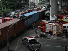Unos 8 muertos y 35 heridos tras choque entre tren y bus en Tailandia