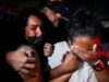 El dolor se convierte en rabia entre los restos del terremoto en Venezuela