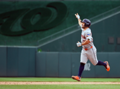 José Altuve conecta jonrón en caída de los Astros