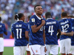 Francia avanzó «caminando» con otra gran actuación de Mbappé