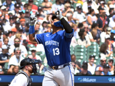 Bate del histórico jonrón de Salvador Pérez irá a Cooperstown