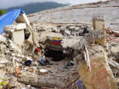 A dos semanas del terremoto crece desesperación por recuperar personas «vivas o muertas»