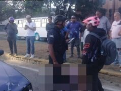 Una fallecida y dos heridos deja colisión entre moto y carro en la autopista Sorpresa-Muelles de Puerto Cabello