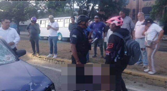 una-fallecida-y-dos-heridos-deja-colision-entre-moto-y-carro-en-puerto-cabello-121323
