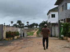 Venezolanos deportados por EEUU a Liberia denuncian que «nos tuvieron encadenados todo el viaje»