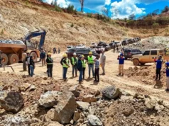 John Barrett visitó yacimientos auríferos en Bolívar junto a ministro Héctor Silva