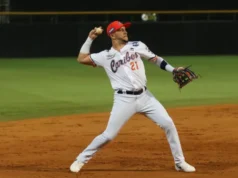 Gabriel González da el batazo oportuno para la victoria de Caribes